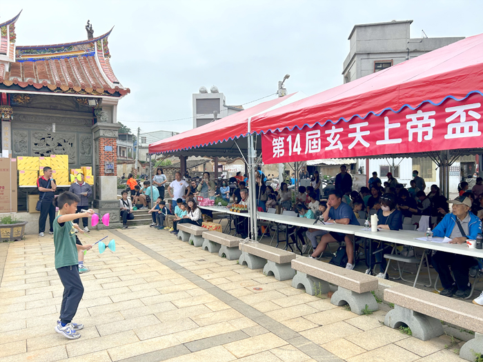 選手展現扯鈴技藝。（許加泰攝）