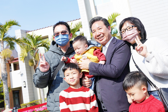 縣長陳福海歡迎各地遊客到金門觀光。（縣府提供）