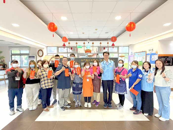 縣府團隊慰勞社福機構勞工。（社會處提供）