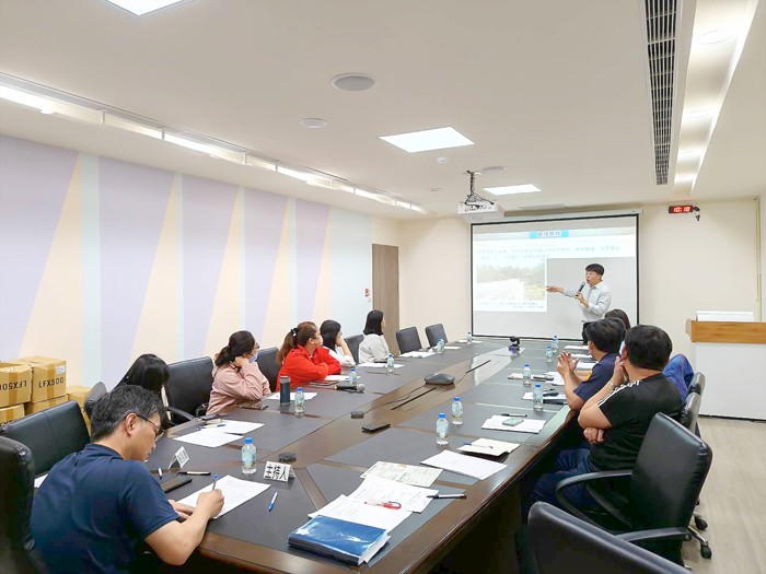 針對即將到來的「五一」連假陸客旅遊高峰，觀光處召開因應五一連假微型電動二輪車管理及防範會議。（觀光處提供）