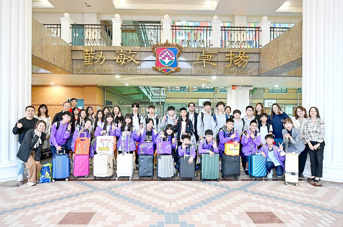 金湖國中與新北市康橋國際學校秀岡校區展開深度交流合作，前往康橋進行為期四天三夜的入班學習與交流參訪。（金湖國中提供）