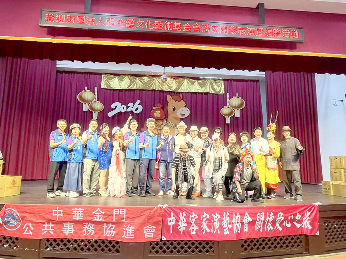 黃怡凱率團關懷萬里仁愛之家。
（中華金門公共事務協進會提供）