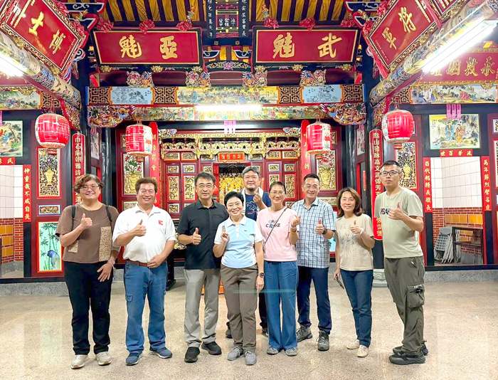 馬來西亞檳城古蹟信託會前主席林玉裳受邀來金，介紹述說金門鄉親移民史和僑親故事。（戰地史蹟與閩南建築研究中心提供）