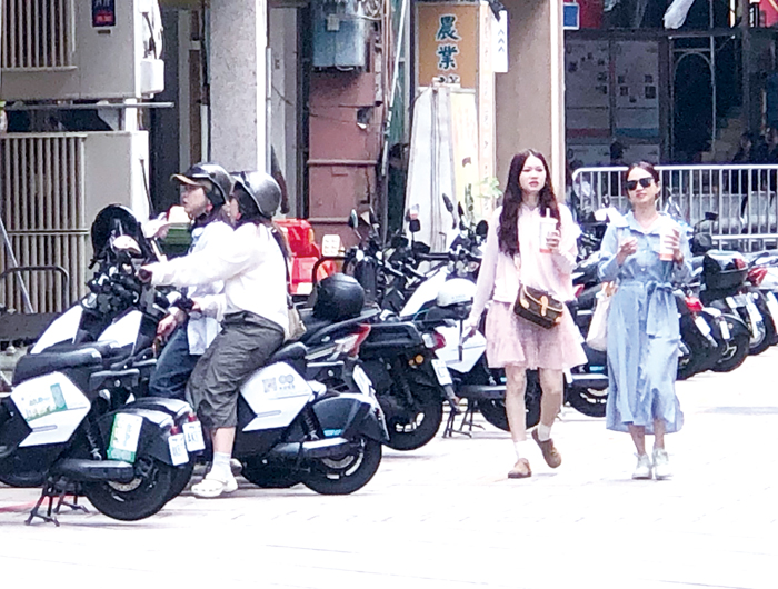 「小三通」來金大陸遊客中，自由行占比逾九成，已快速改變地區旅遊消費型態。（李金生攝）