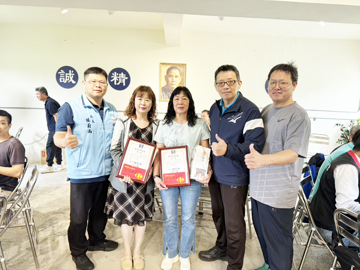 金門縣陶瓷廠表揚模範勞工。（呂肇中攝）