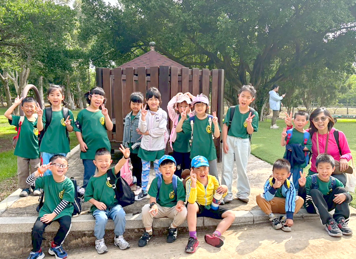 古城國小辦理114學年度戶外教育參觀活動，學生在真實情境中深化對金門自然、生態與人文的認識。（校方提供）