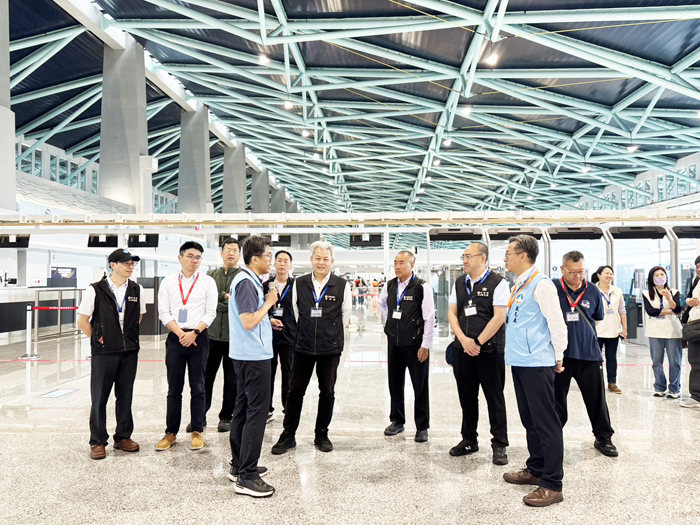 連江縣政府團隊參訪金門港旅運中心。
（港務處提供）