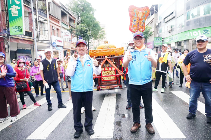 縣長陳福海歡迎各地遊客參加迎城隍慶典。（資料照片／薛子軒攝）
