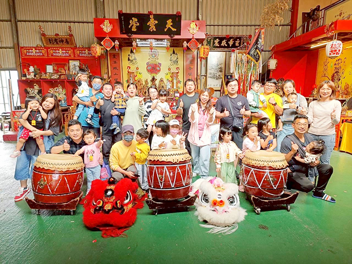 醒獅文化體驗。（醫遊館提供）