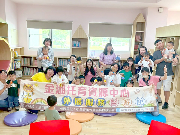 醫遊館小牙醫的校園探索日登場，帶領學童在輕鬆愉快的氛圍中學習正確的潔牙知識與健康飲食觀念。（醫遊館提供）
