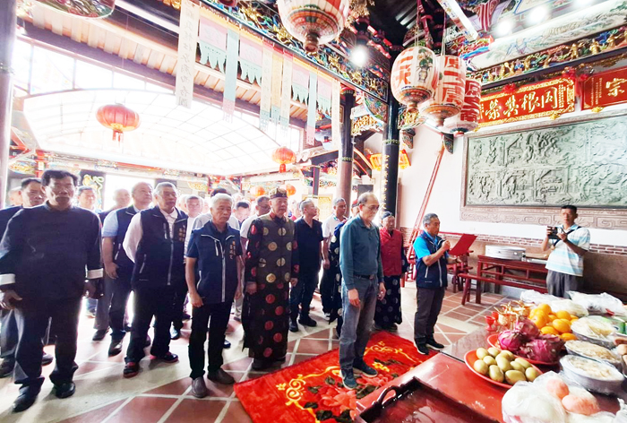 福建省晉江市深滬鎮科任村呂氏宗親來金謁祖。（蔡麗玉攝）