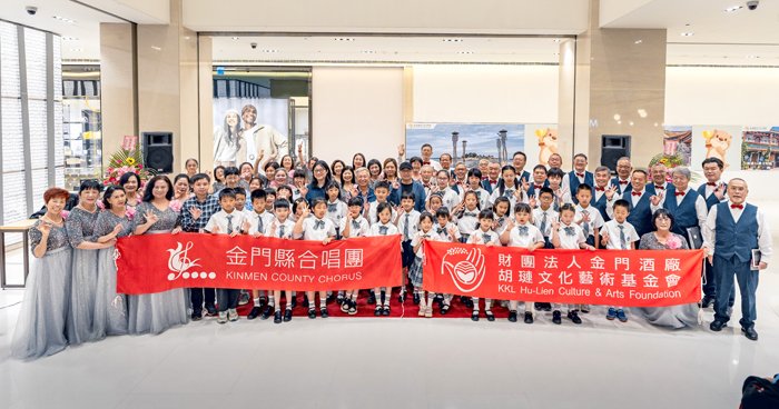 金門縣合唱團「聲命中的愛～2026母親節感恩音樂會」昇恆昌金湖廣場演唱成功。（金門縣合唱團提供）