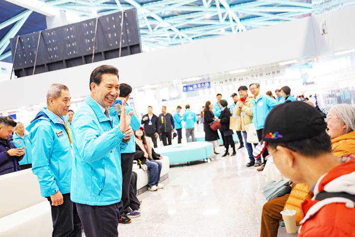 縣長陳福海歡迎各地觀光客來到金門旅遊。（縣府提供）