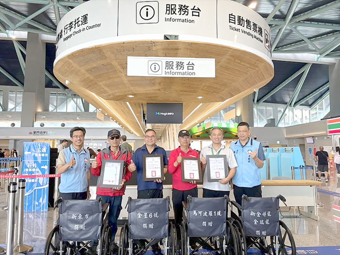 四大航商獲頒感謝狀。（港務處提供）
