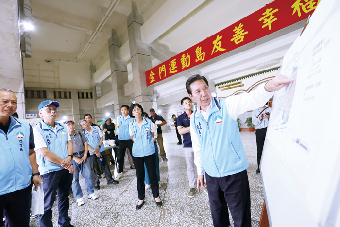 縣長陳福海上任後，致力於盤整城區停車問題，並多次到運動發展中心（原縣立體育場）視察停車場規劃。（縣府提供）