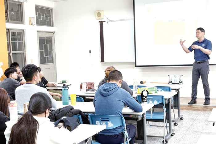 學員進行裁判技術訓練。（金門體育會木球委員會提供）