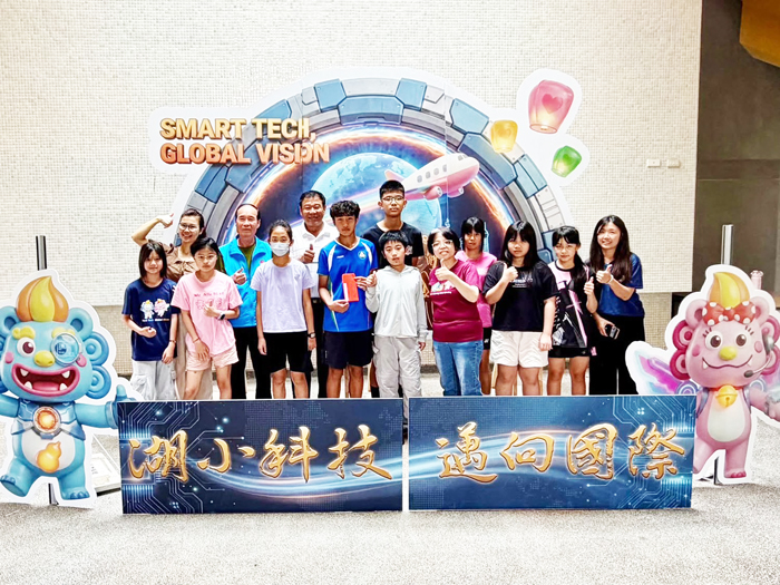 金湖國小校友會舉辦勵學金頒贈活動。（金湖國小提供）