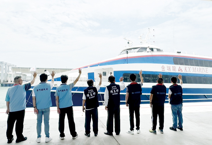 濃霧攪亂金門空運，縣府、陳玉珍立委辦公室偕航站、航港局啟動全面疏運。（航港局提供）