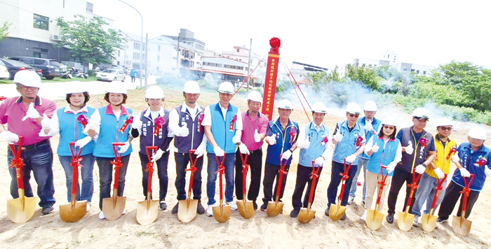 縣長陳福海主持金湖鎮新塘多功能服務館工程動土典禮。（蔡麗玉攝）