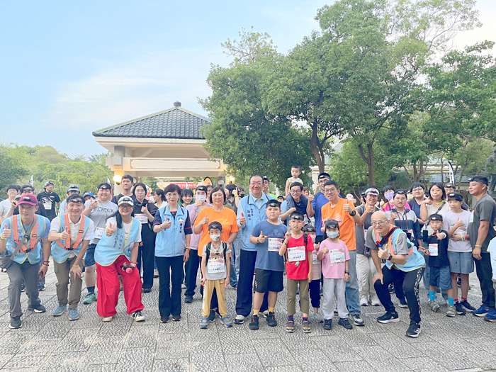 「115年運動i台灣2.0-世界定向週×夜探中山林活動」大合影。（高凡淳攝）