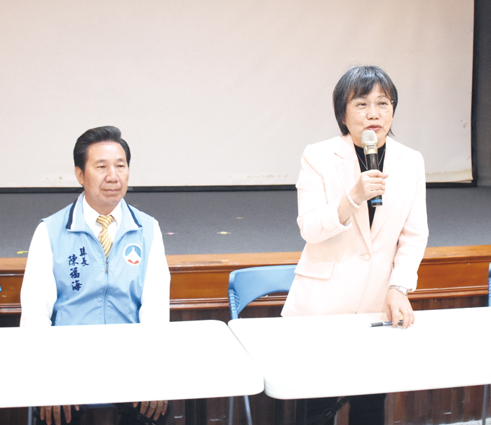 內政部長劉世芳率宗教及禮制司團隊赴金門辦理宗教政策宣導座談會，與縣長陳福海、副縣長陳祥麟及地區各宗教團體代表面對面交換意見。（莊煥寧攝）