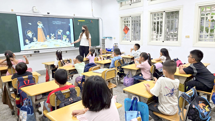 賢庵國小故事志工晨光說繪本，培養孩子從閱讀學勇氣。
（翻攝校方官網）