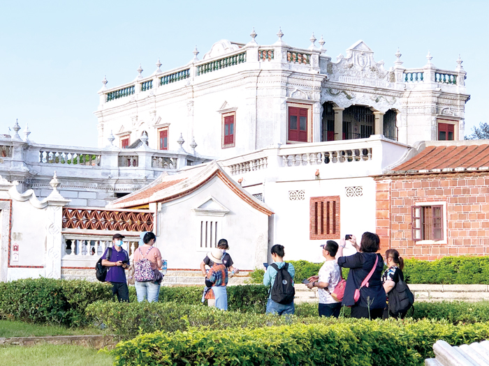 閩南古厝和洋樓建築群展現精湛、多樣的工藝之美，是地區重要的人文資產和觀光資源。（李金生攝）