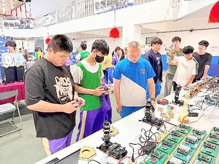 金門地區115年度國中普通班暨特教班應屆畢業生職業探索升學博覽會日前登場。
（金門農工提供）