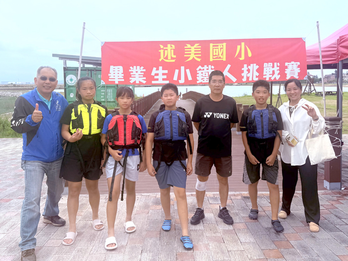 述美小鐵人SUP、自行車、路跑挑戰完賽。（李薇薇攝）
