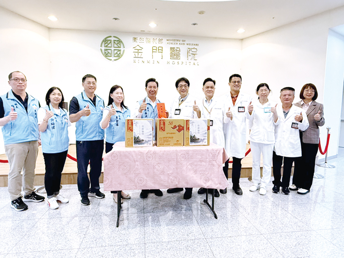 縣長陳福海率隊前往海洋委員會海巡署金馬澎分署第九岸巡隊、第九海巡隊、衛生福利部金門醫院及鑑潭山莊等單位慰問。（呂肇忠攝）
