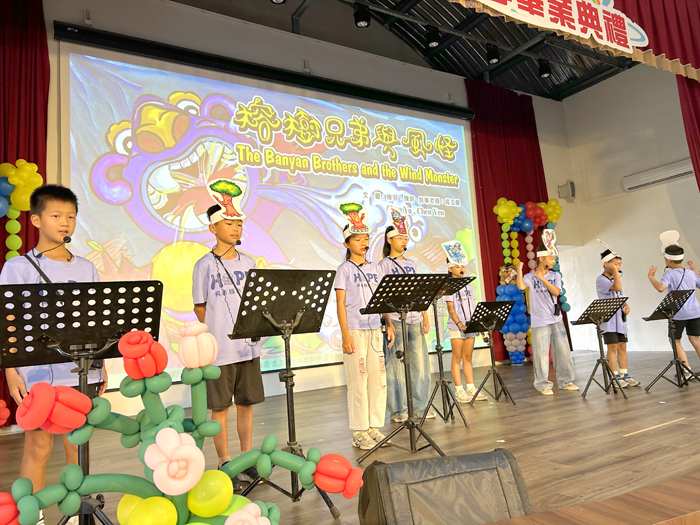 何浦國小英語讀者劇場帶來精湛演出，獲得好評。（高凡淳攝）