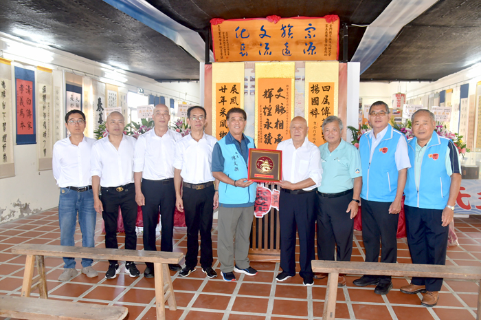 金門縣宗族文化研究協會策辦「家規家訓．翰墨傳家風」書法展隆重開幕。（蔡麗玉攝）