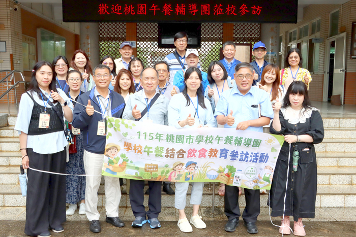 桃園市學校午餐輔導團到烈嶼國中交流，並觀摩學校中央廚房運作管理。（烈中提供）