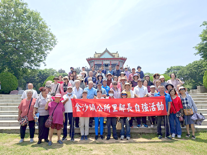 金沙鎮里鄰長參訪莒光樓。（李薇薇攝）