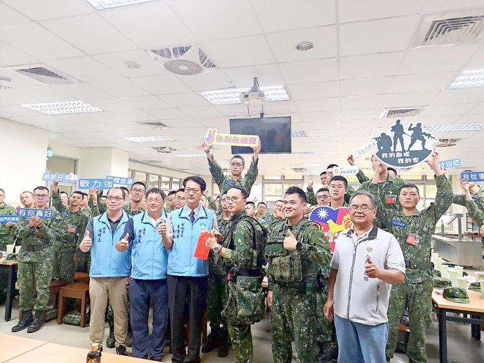 縣府慰問陸軍常備兵第0262梯次役男。（民政處提供）