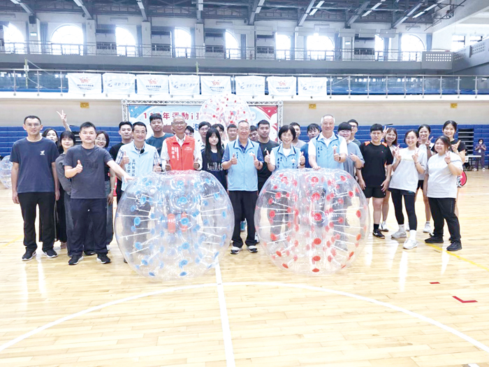2026金門縣泡泡足球體驗活動吸引十支隊伍參賽。（許峻魁攝）