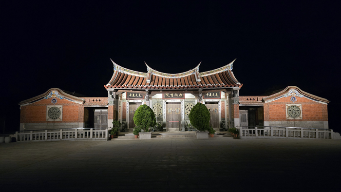 國際燈光大師何仲昌點亮金門歷史建築。（文化局提供）