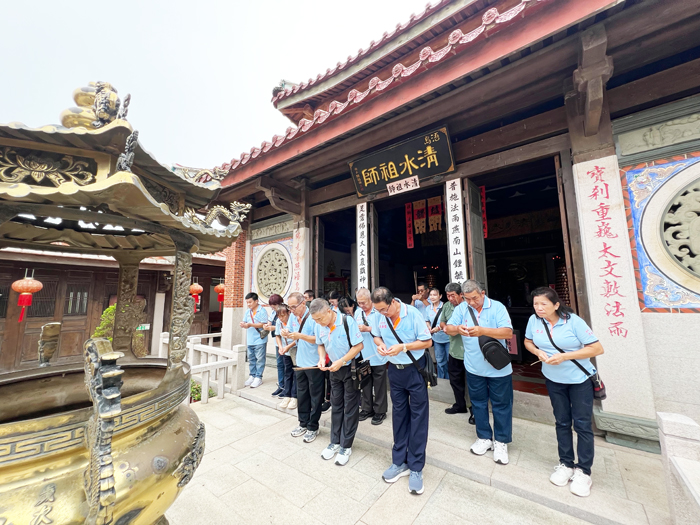清水寺參訪團在燕南書院參拜。（林秉志攝）