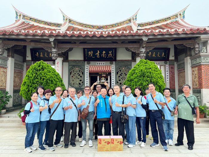 清水寺參訪團在燕南書院合影。（林秉志攝）