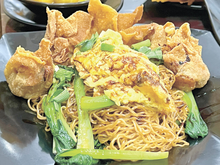 鮮蝦雲吞撈麵，廣東麵的麵體是特色。（林秉志攝）