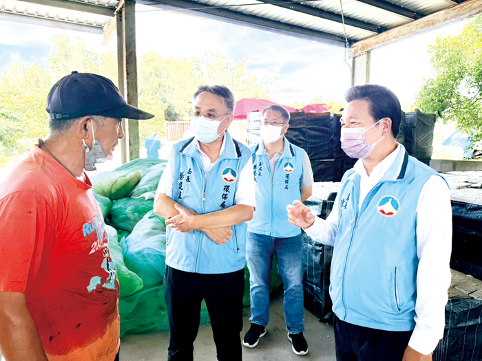 縣長陳福海關心金門的環境整潔。（縣府提供）