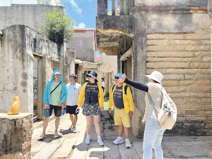 造訪沙美老街，欣賞「沙美摩洛哥」特色街景。（林秉志攝）