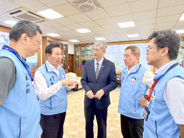 交通部航港局拜會金門縣府，中央地方攜手精進小三通管理，打造安全便捷旅運環境。（李映蓉攝）