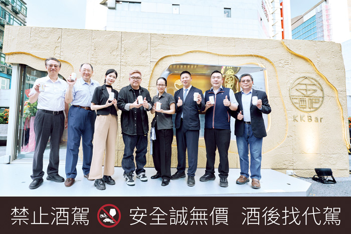 KK Bar金酒吧首度攜手台北捷運進駐中山站。（金門酒廠提供）