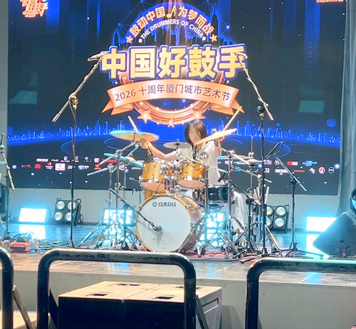 金城國中學生李明書自幼熱愛爵士鼓，前往廈門參加知名爵士鼓賽事「中國好鼓手」廈門站。（王大夫一條根提供）