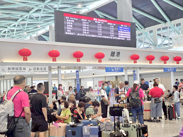 小三通自8月1日起將視需求於週五、週六、週日、週一增開加班船。（許峻魁攝）