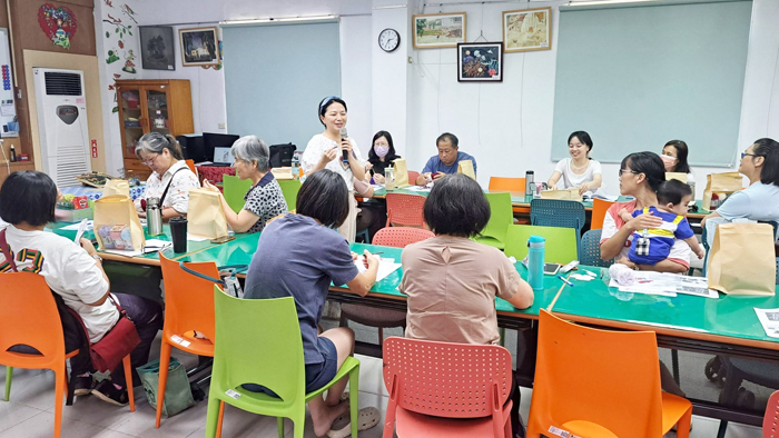 金門縣婦女權益促進會舉辦「共育共好．編織心力量」活動，引導民眾認識家庭共同育兒的重要性。（金寧圖書館提供）