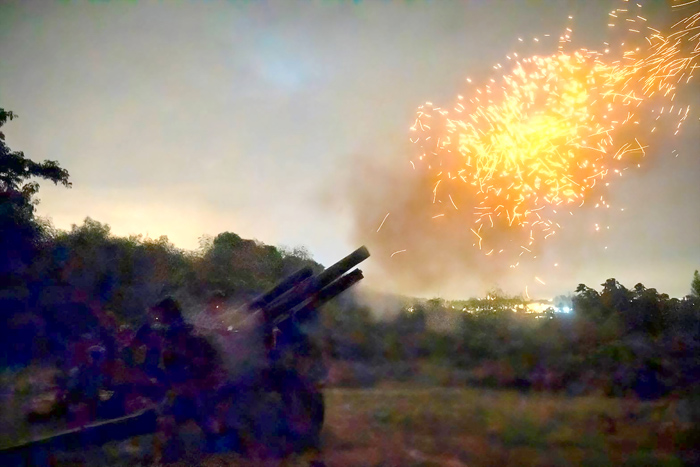 105榴彈砲射擊。（金防部提供）