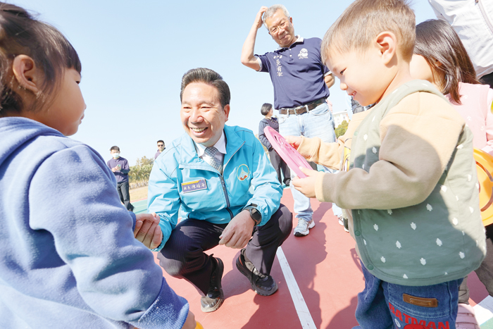 縣長陳福海重視兒少保護政策。（縣府提供）