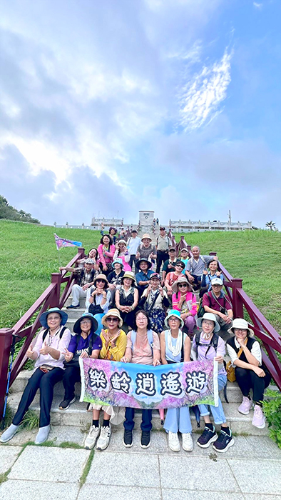 退休團員來金展開古蹟洋樓與軍事遺跡巡禮。（樂齡逍遙遊團員提供）